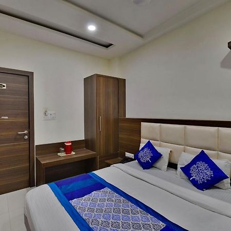 Hotel Amar Palace 乌贾因 外观 照片