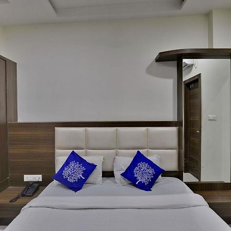 Hotel Amar Palace 乌贾因 外观 照片