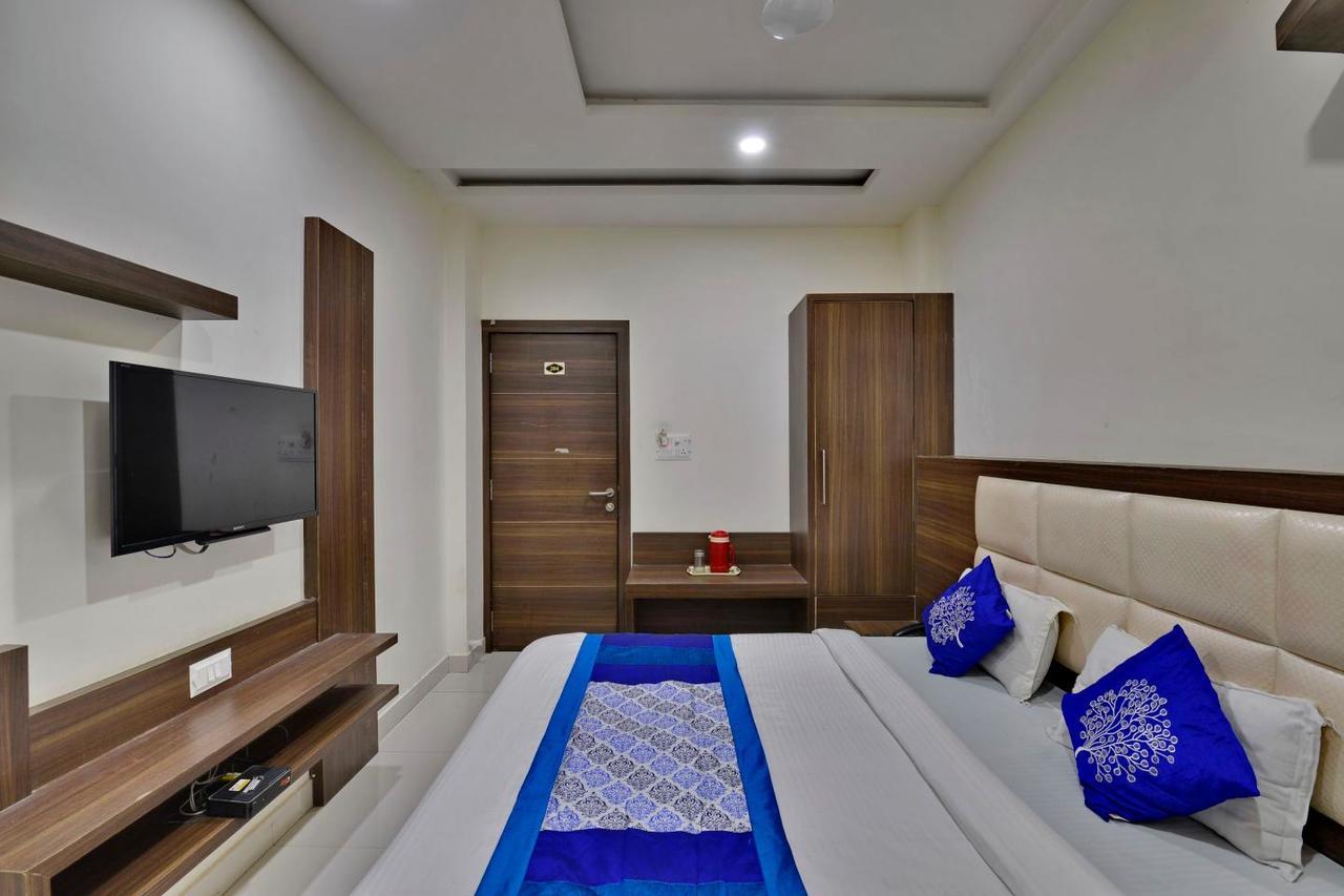 Hotel Amar Palace 乌贾因 外观 照片