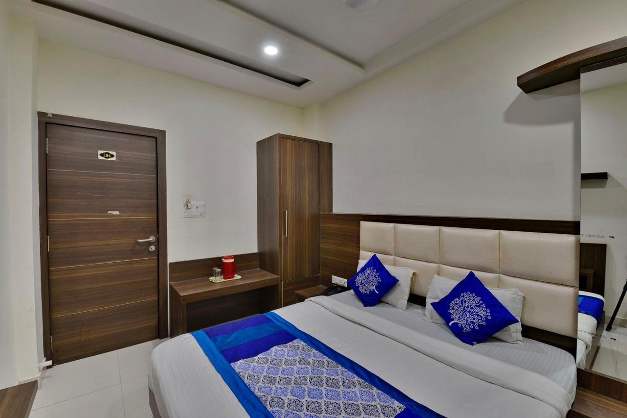 Hotel Amar Palace 乌贾因 外观 照片