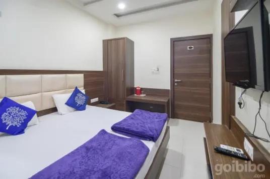 Hotel Amar Palace 乌贾因 外观 照片