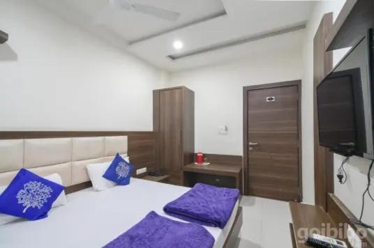 Hotel Amar Palace 乌贾因 外观 照片